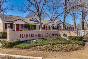 Exterior of Harbrooke Downs condos near the University of Alabama
